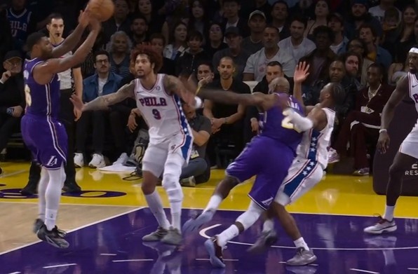 维持原判!马克西卡位拽倒詹姆斯个人5犯 76人挑战失败