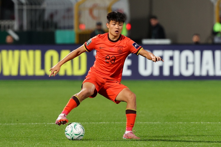 优直播APP-沪媒：海港引进杨希的主要目的是为右后卫位置储备新生力量