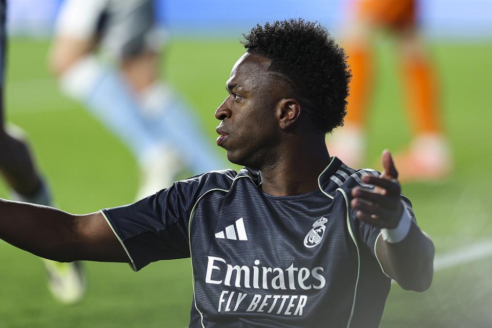 优直播下载网址-不顾皇马输赢只想炫技 1.5亿巨星彩虹过人却出糗 遭球迷狂嘘+哄笑